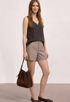 Top basique avec encolure en cœur