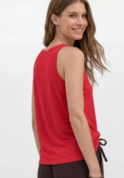Top col V à détail anneaux