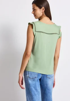 Top col V avec détails au crochet
