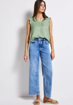 Top col V avec détails au crochet