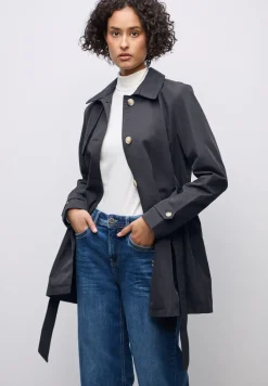 Trench-coat