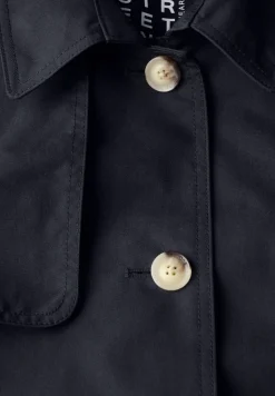 Trench-coat