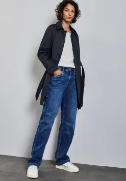 Trench-coat