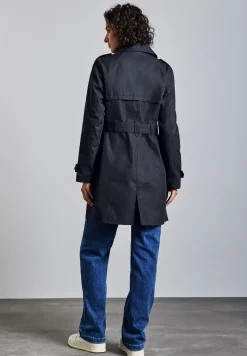Trench-coat