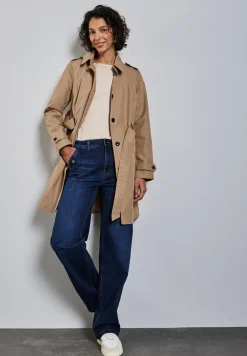 Trench-coat