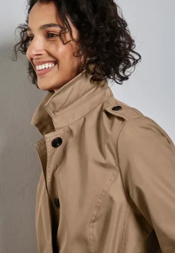 Trench-coat