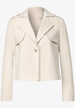 Trench-coat court