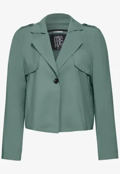Trench-coat court