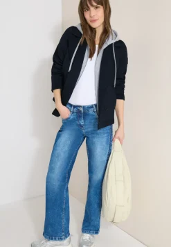 Trench-coat court