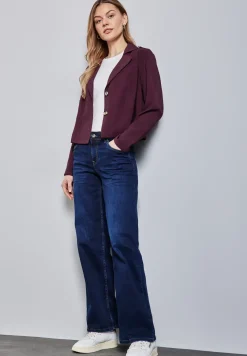 Trench-coat court