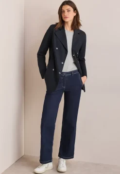 Trench-coat court