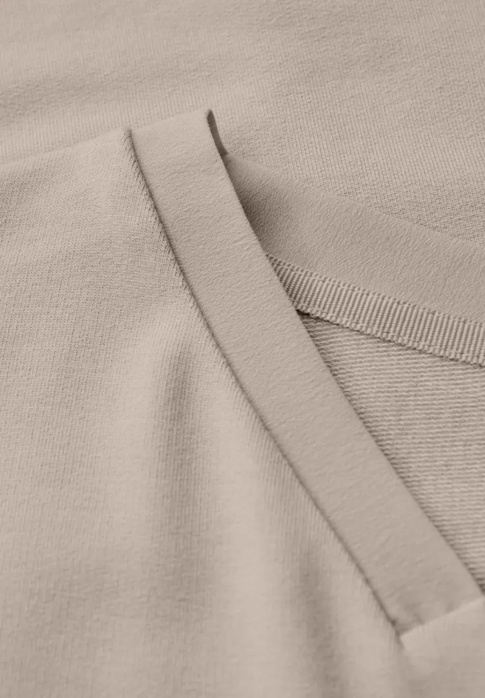 T-shirt à col en V