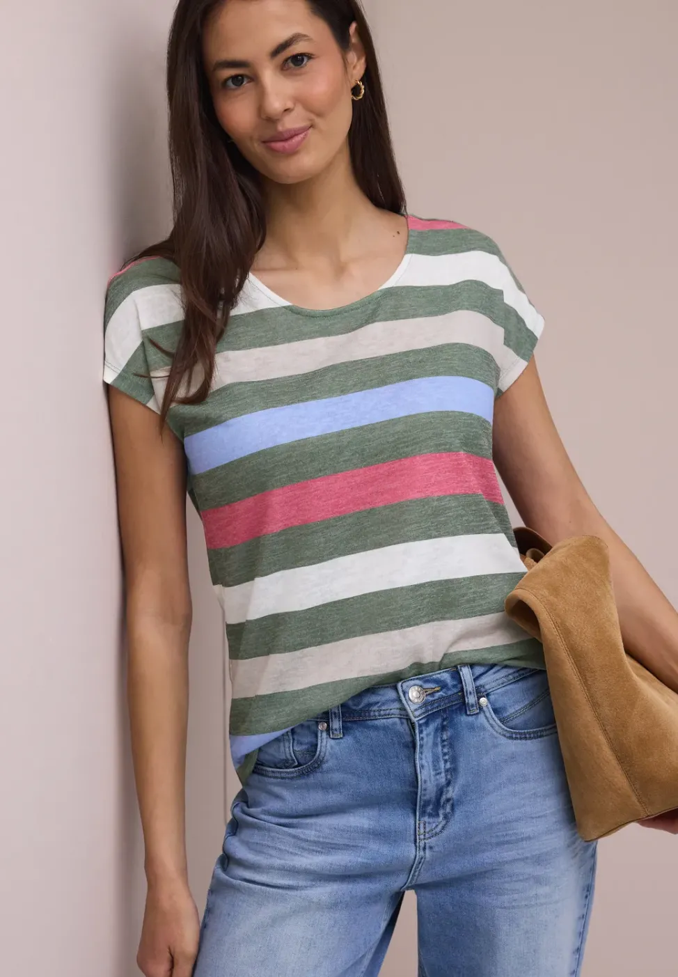 T-shirt à col en V arrondi et à rayures