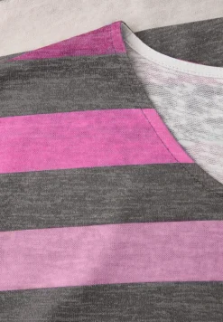 T-shirt à col en V arrondi et à rayures