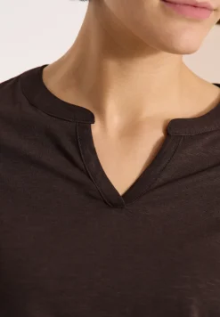 T-shirt à col fendu de couleur unie