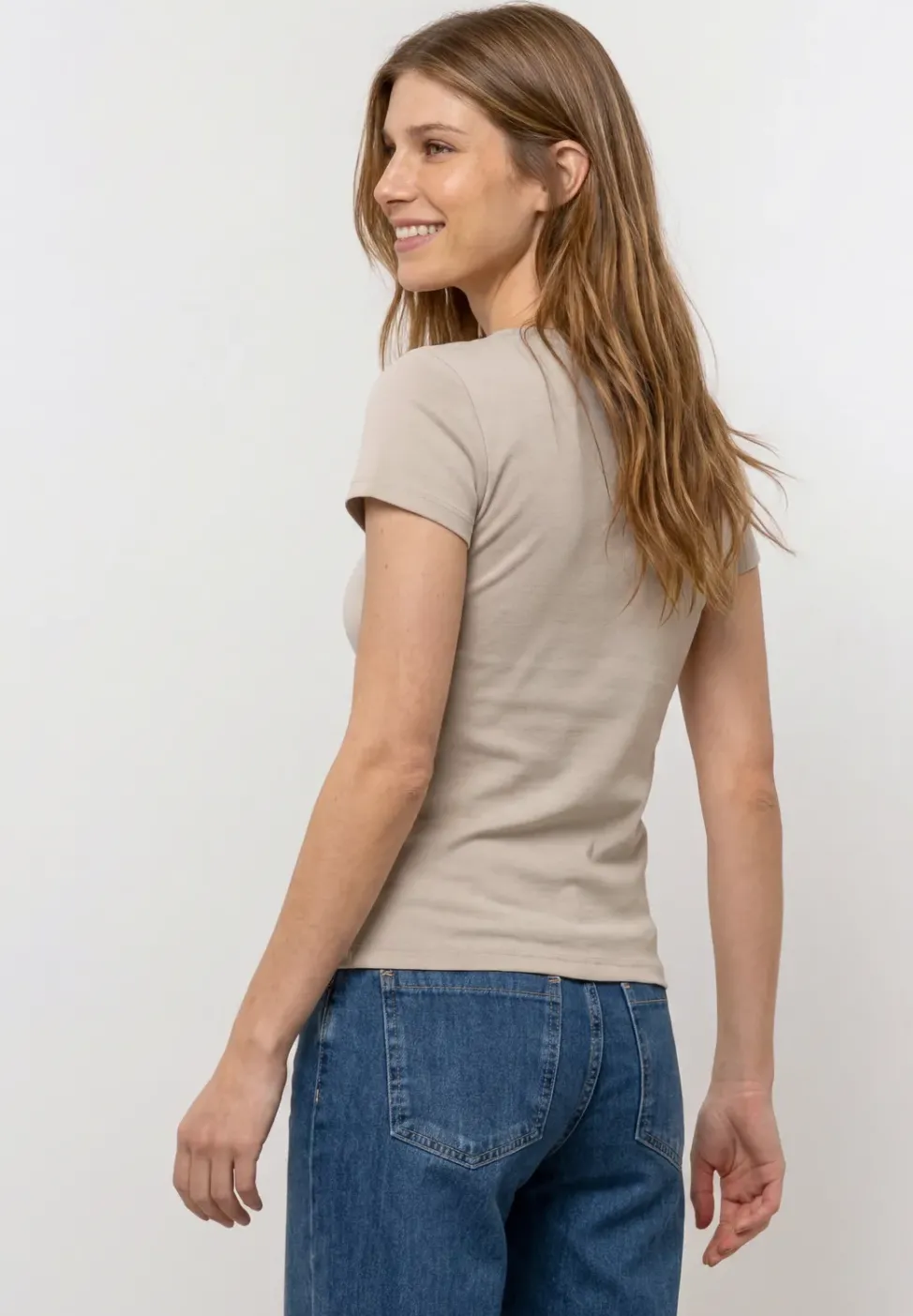T-shirt à col fendu et détails en satin