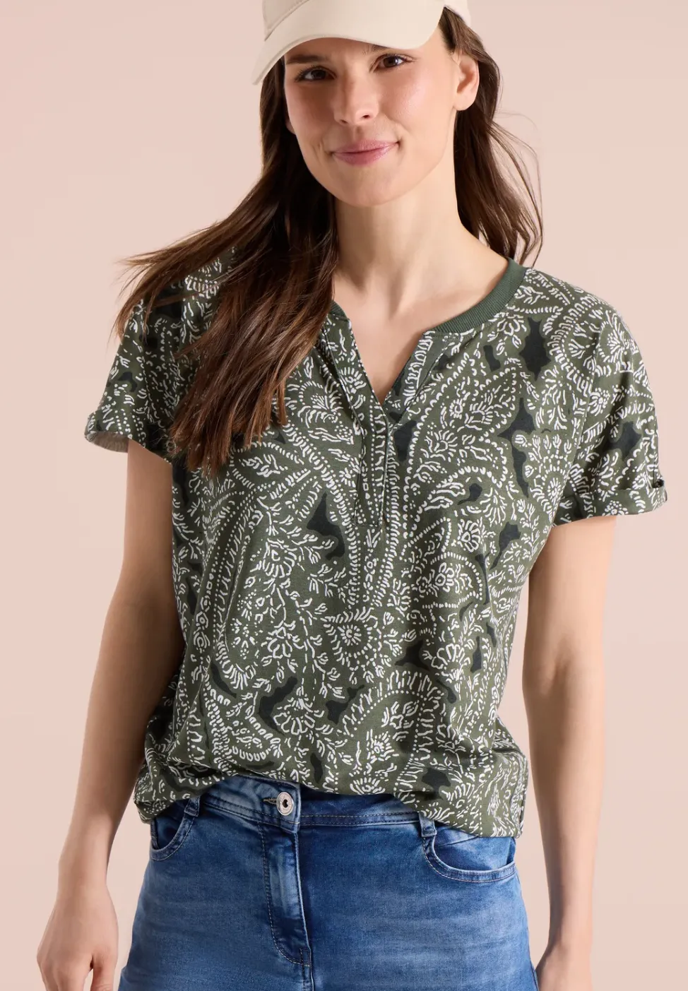 T-shirt à col fendu et motif paisley