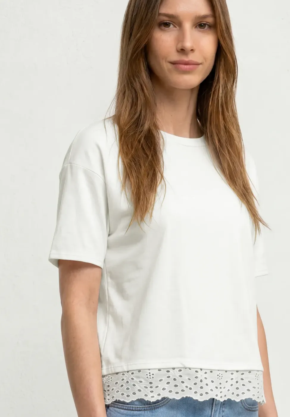 T-shirt à col rond et dentelle