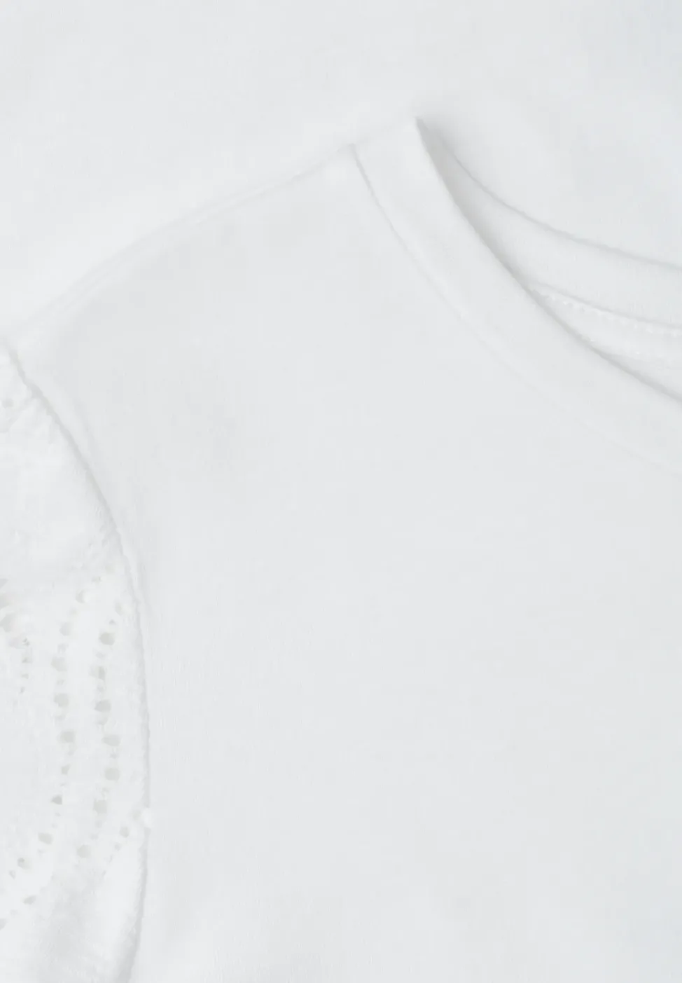T-shirt à col rond et manches motif ajouré