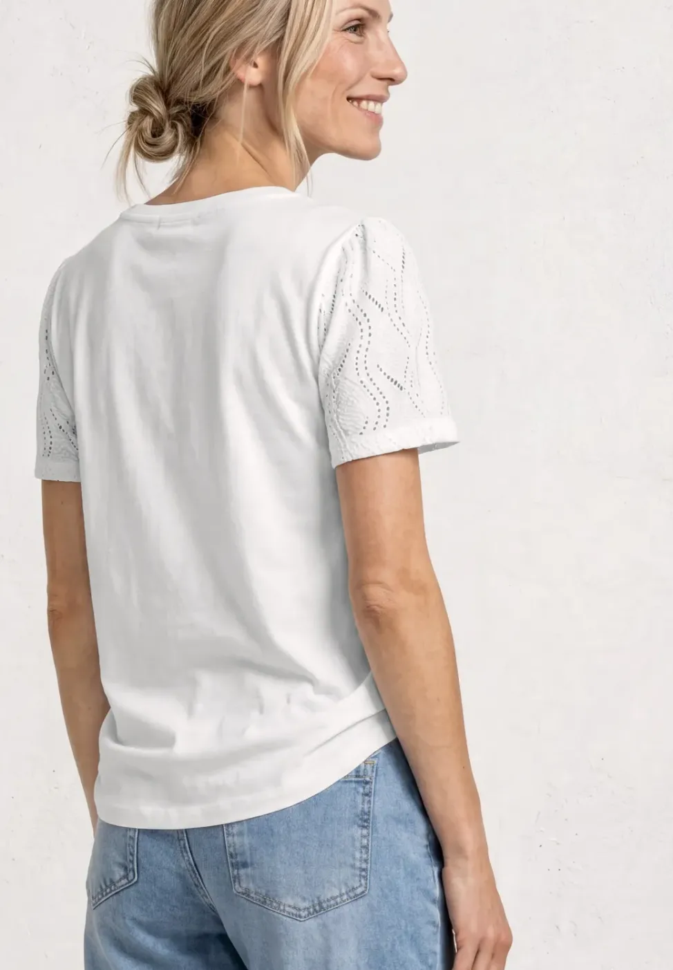 T-shirt à col rond et manches motif ajouré