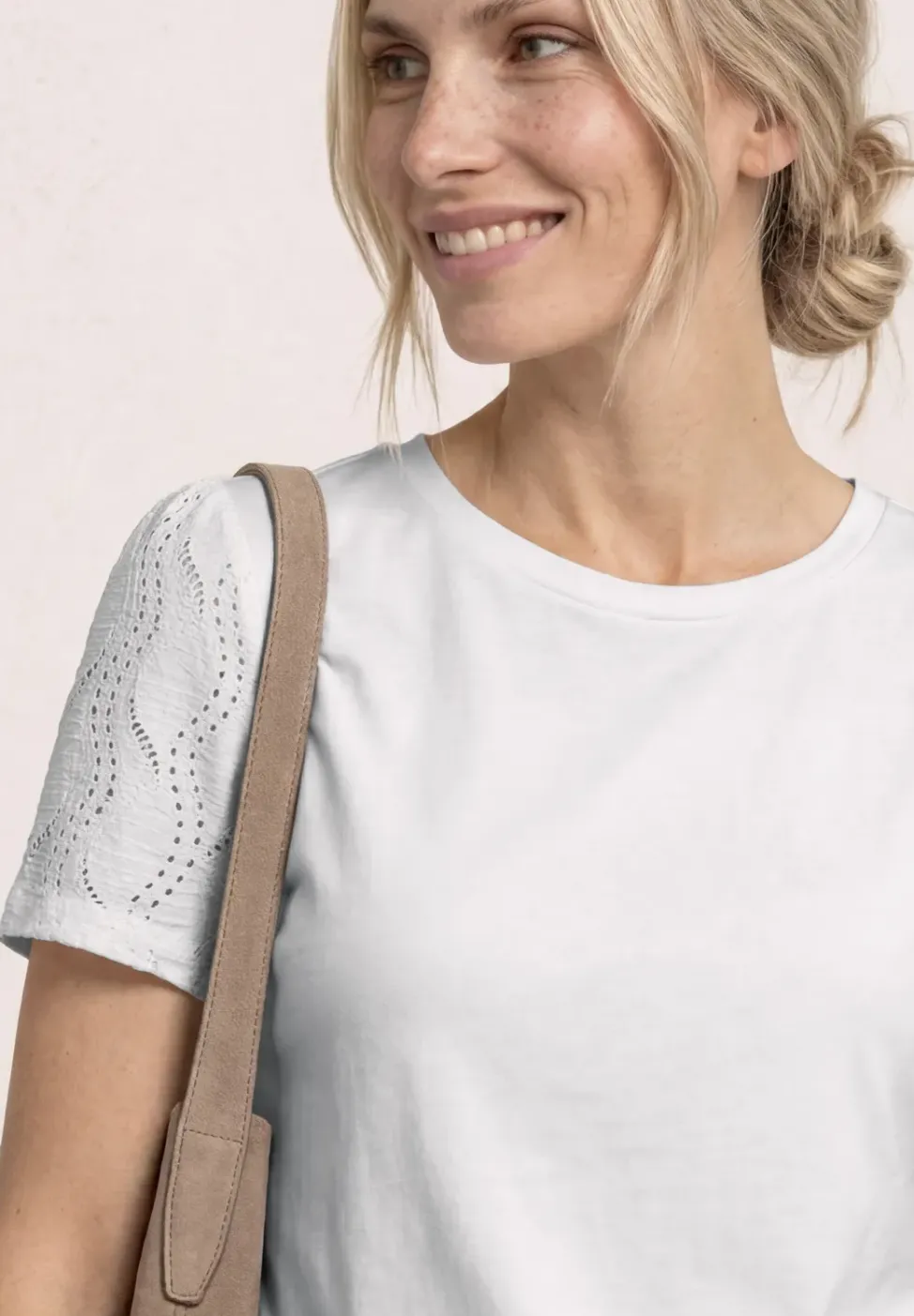 T-shirt à col rond et manches motif ajouré