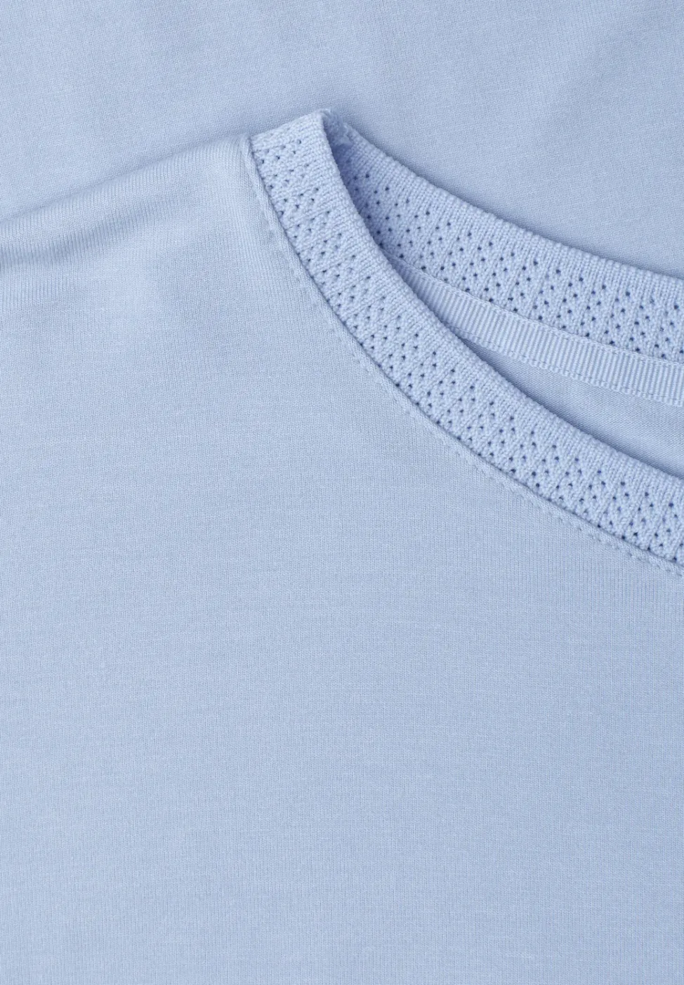 T-shirt à encolure bateau et ruban décoratif