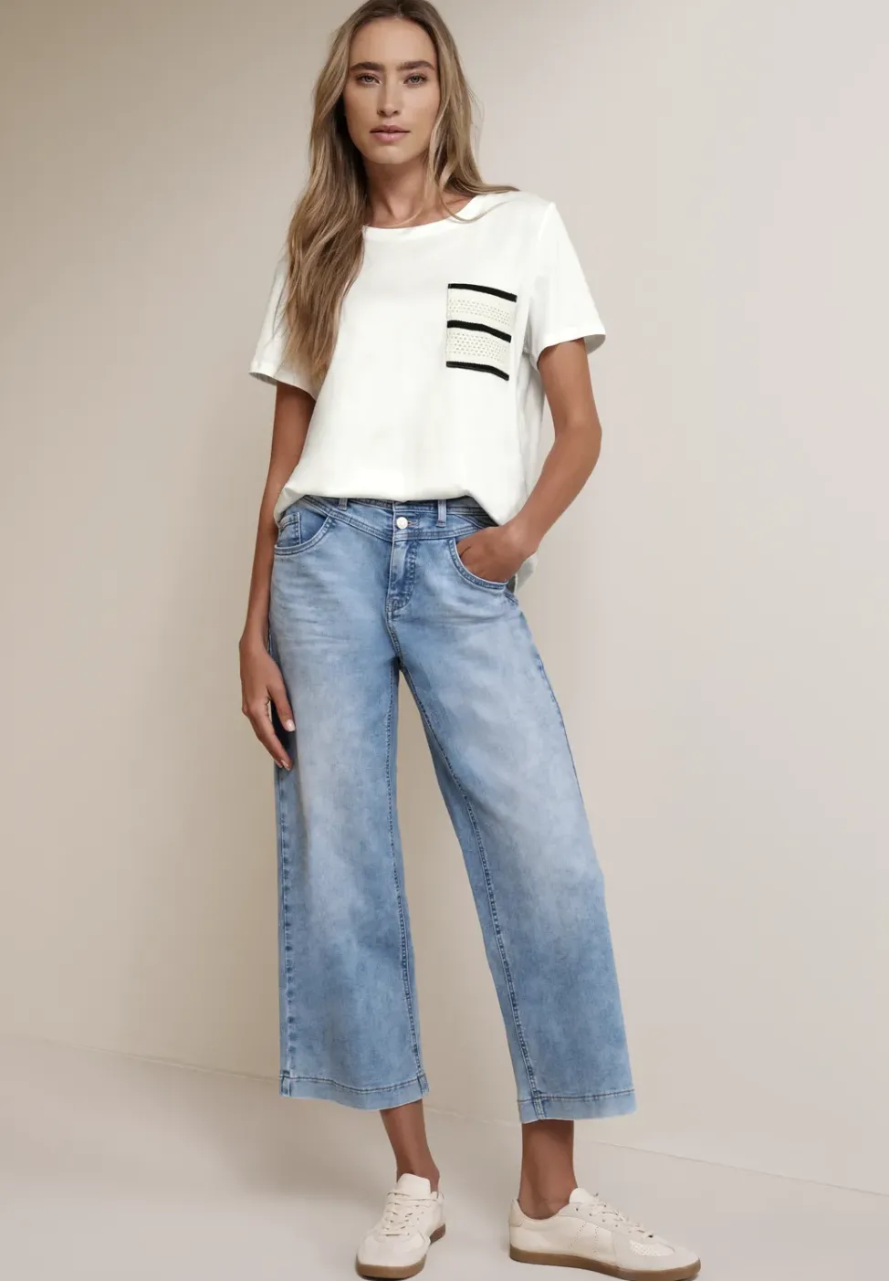 T-shirt à manches courtes avec poche à rayures