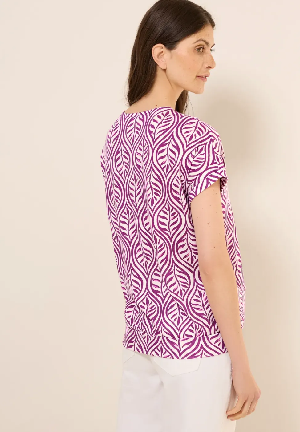 T-shirt à motifs et col en V