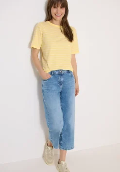 T-shirt à rayures et encolure en U