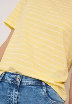 T-shirt à rayures et encolure en U