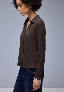 T-shirt au look chemisier