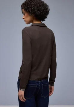 T-shirt au look chemisier