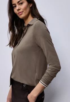 T-shirt au look chemisier