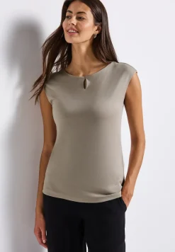 T-shirt avec découpe