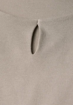 T-shirt avec découpe