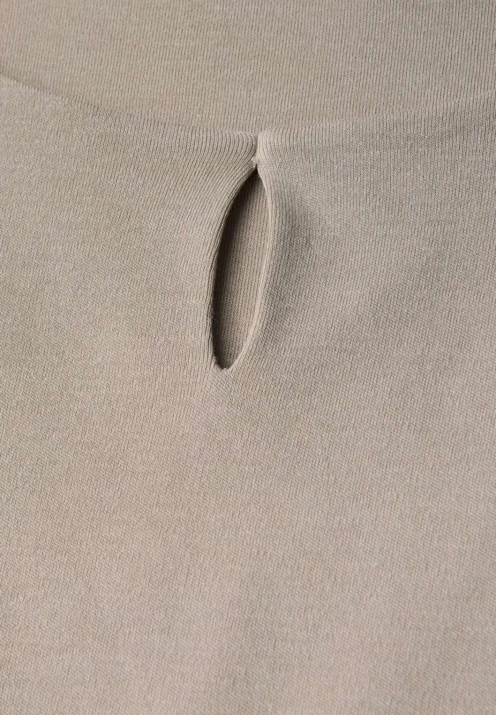 T-shirt avec découpe