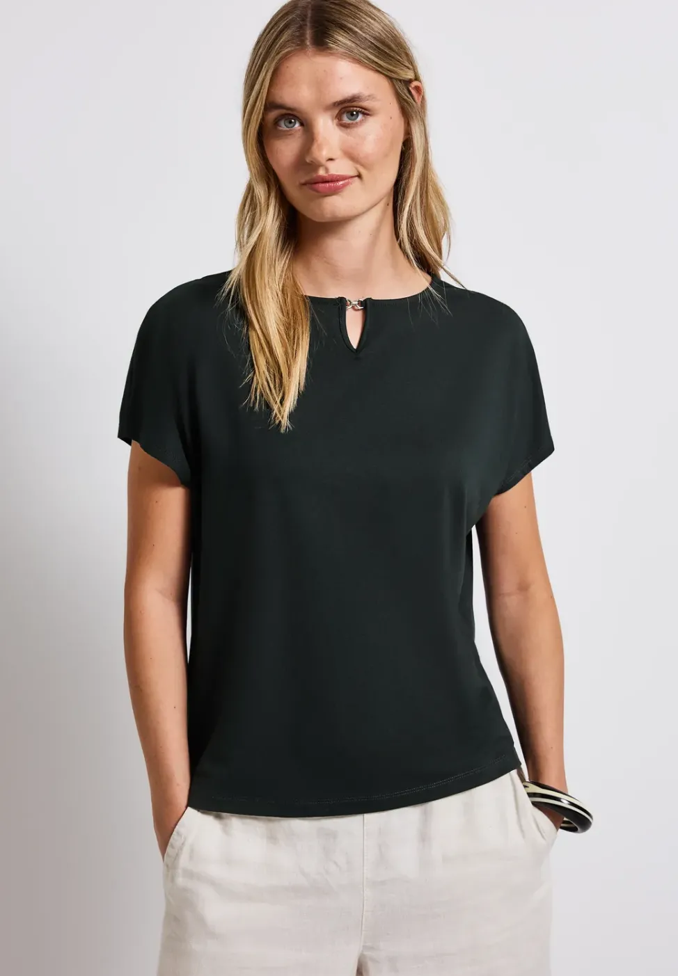 T-shirt avec découpe