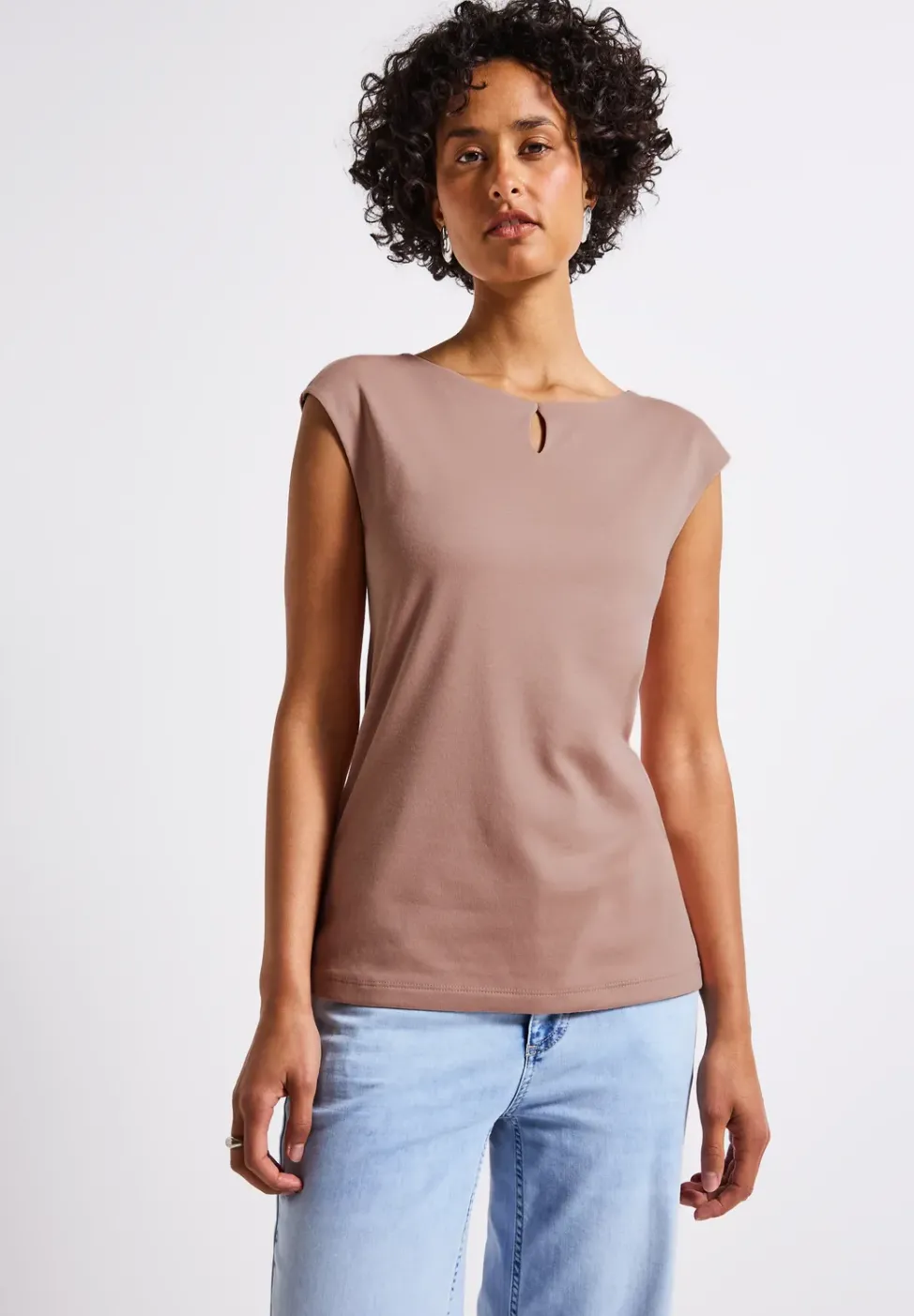 T-shirt avec découpe