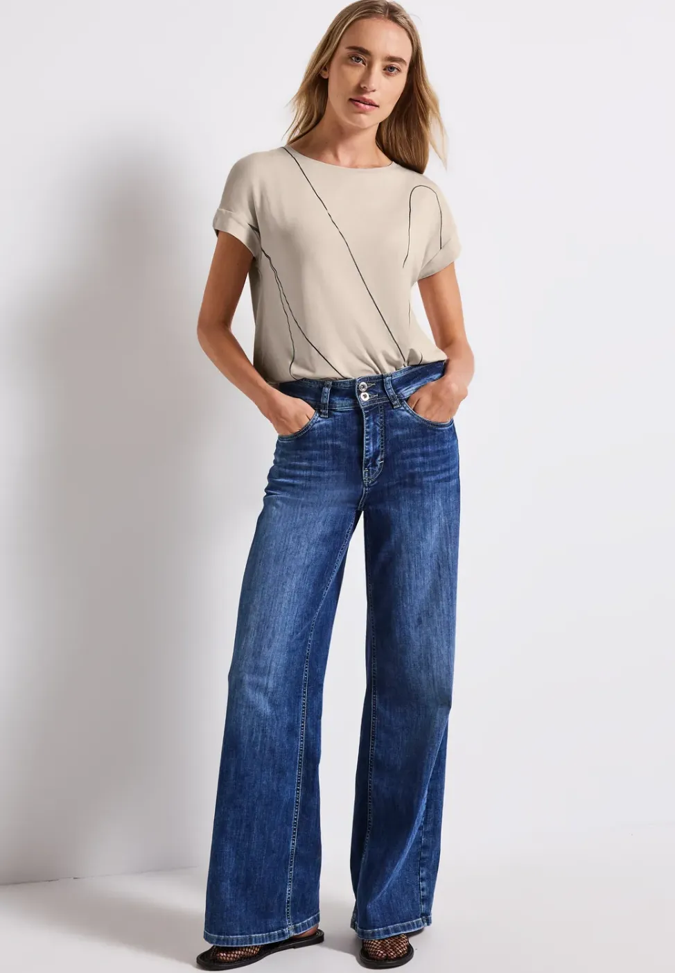 T-shirt avec des lignes fines