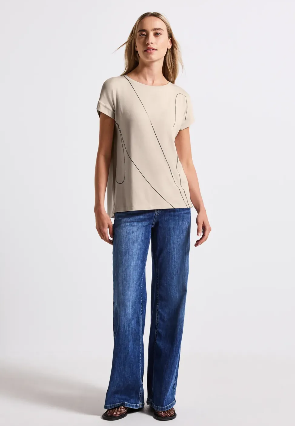 T-shirt avec des lignes fines