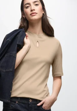 T-shirt avec détail cut-out
