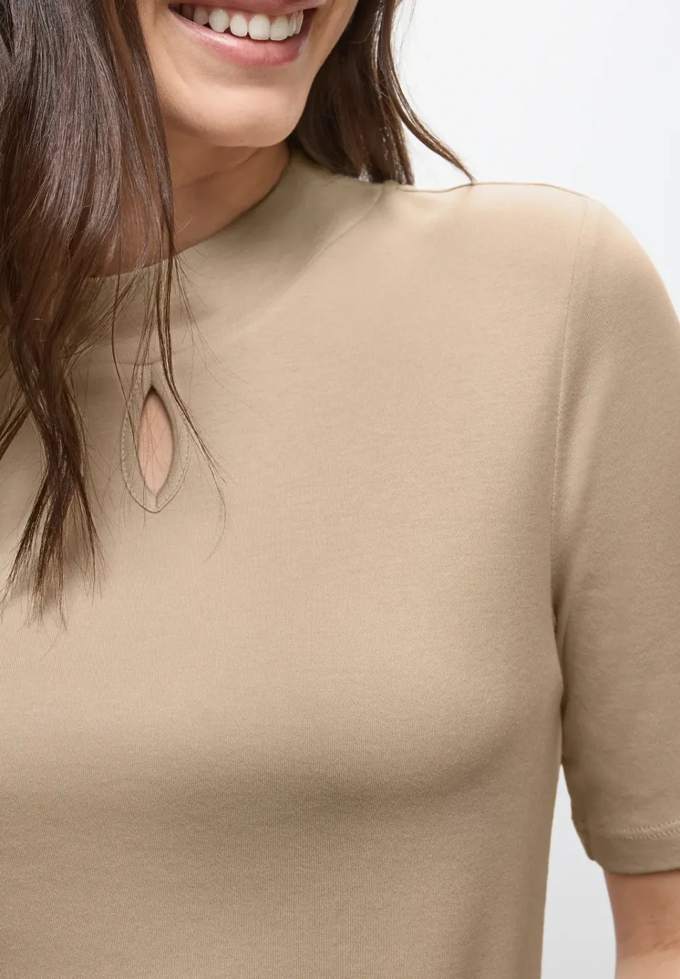 T-shirt avec détail cut-out