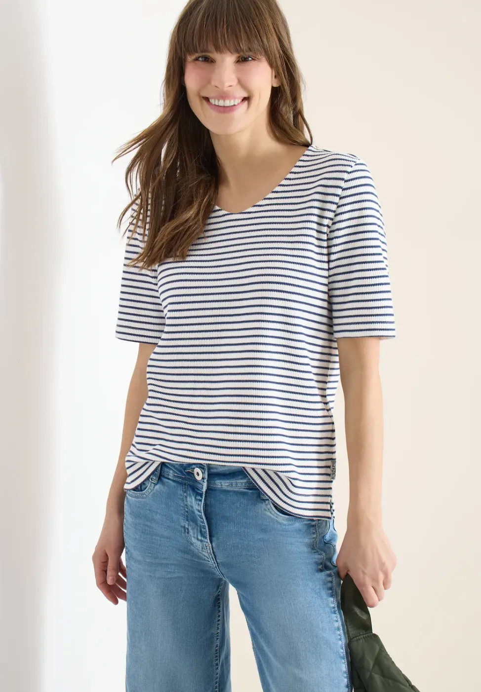 T-shirt avec encolure arrondie en V