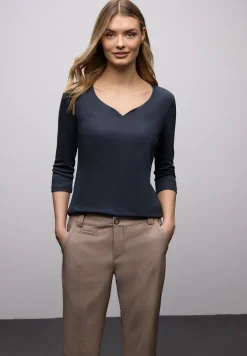 T-shirt avec encolure en cœur