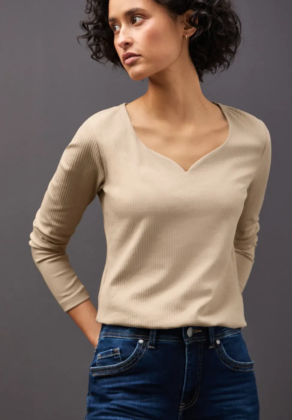 T-shirt avec encolure en cœur