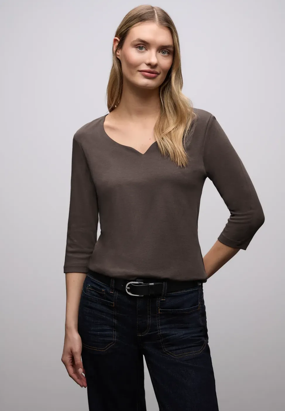 T-shirt avec encolure en cœur