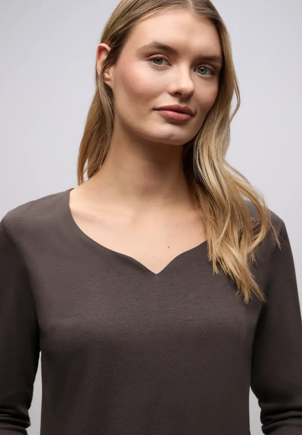 T-shirt avec encolure en cœur