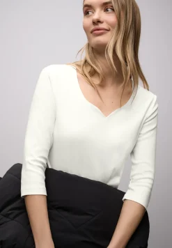 T-shirt avec encolure en cœur