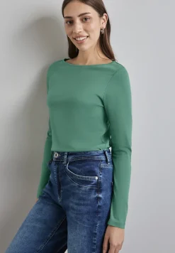 T-shirt avec encolure en U