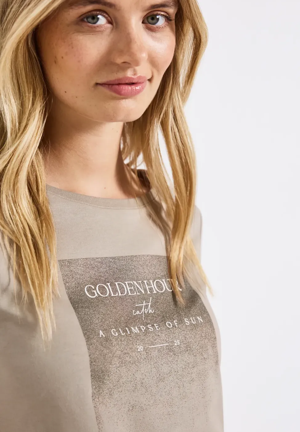 T-shirt avec imprimé chatoyant